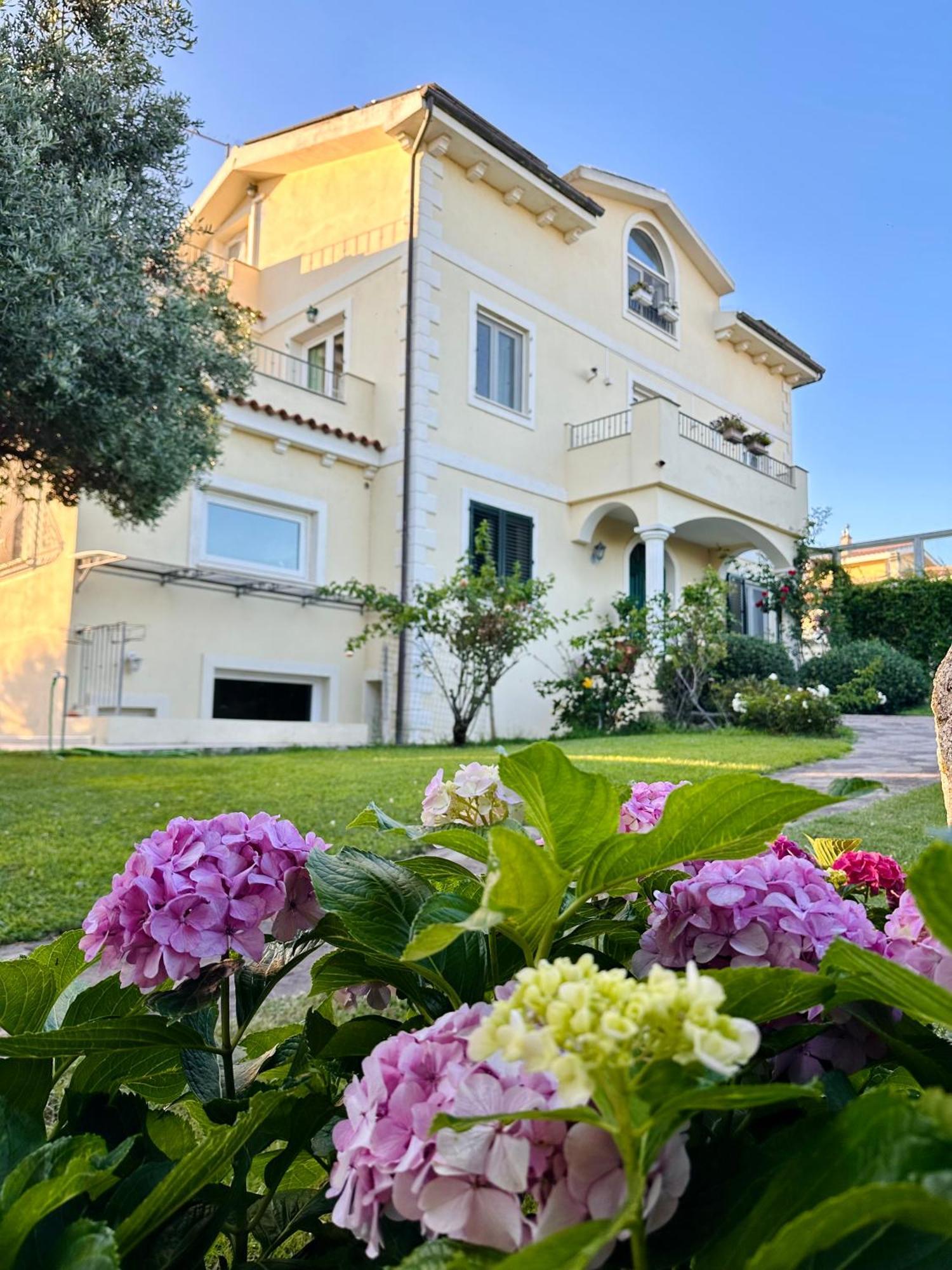 Villa Luce B&B Olbia Exteriör bild